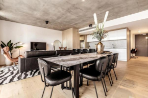 Villa Casa ~ Designer 3BR Apt~2Car~Perfect Getaway, Melbourne